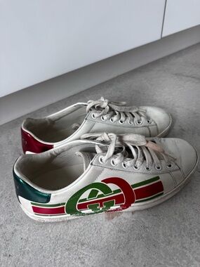 Gucci White Leather Sneakers with Red & Green Logo Stripe